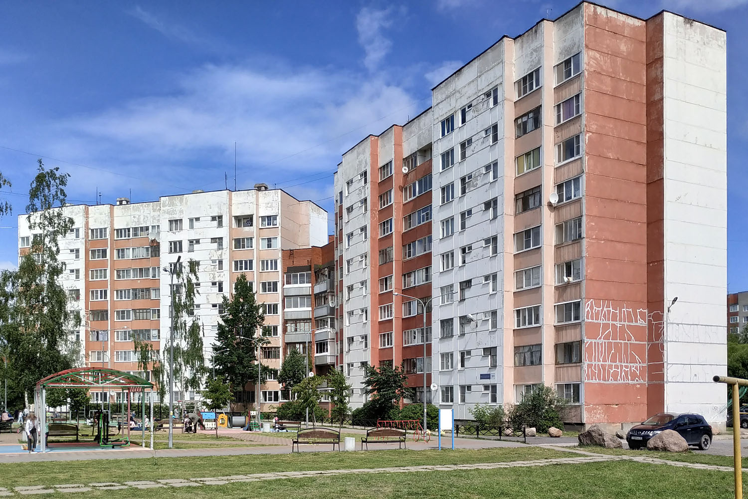 Сосновый Бор, Молодежная улица, 30; Молодежная улица, 28