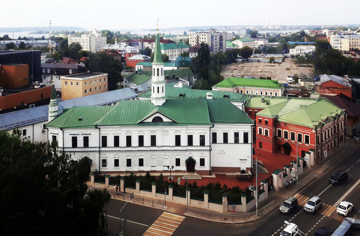 Казань, Улица Габдуллы Тукая, 40 / Улица Парижской Коммуны, 22; Улица Габдуллы Тукая, 38