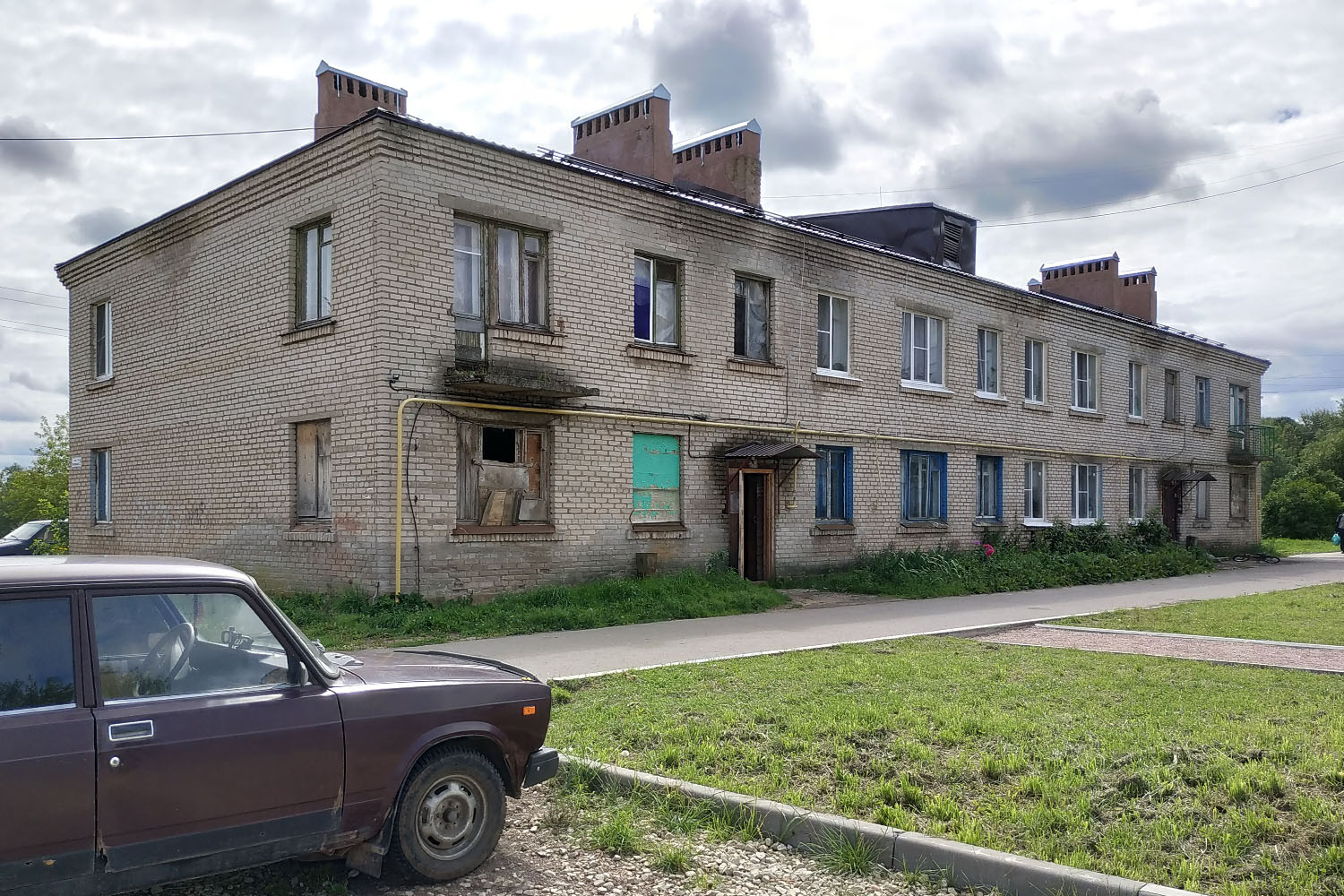 Luga District, other localities, Ям-Тёсово, Центральная улица, 1