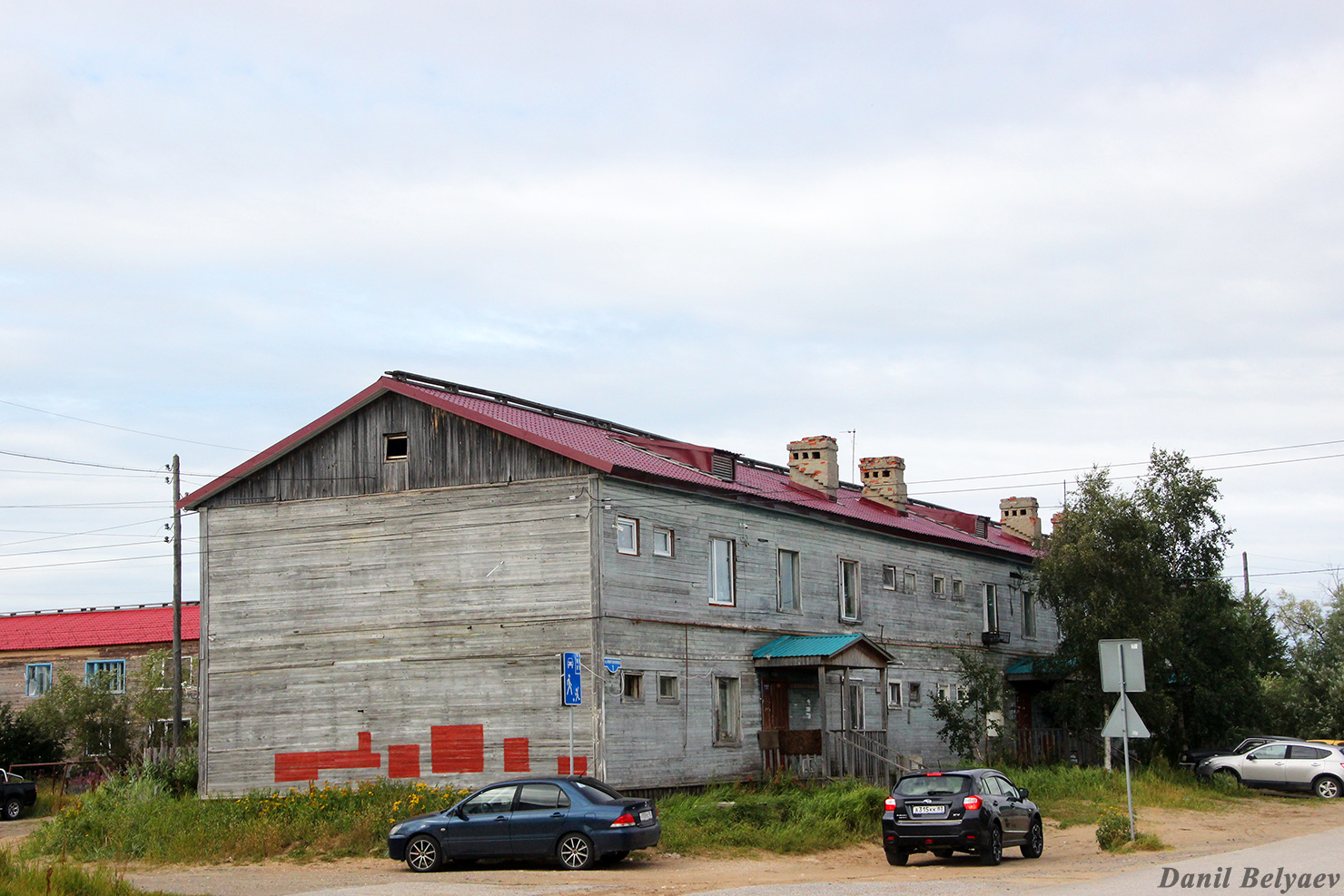 Искателей, Улица Монтажников, 1