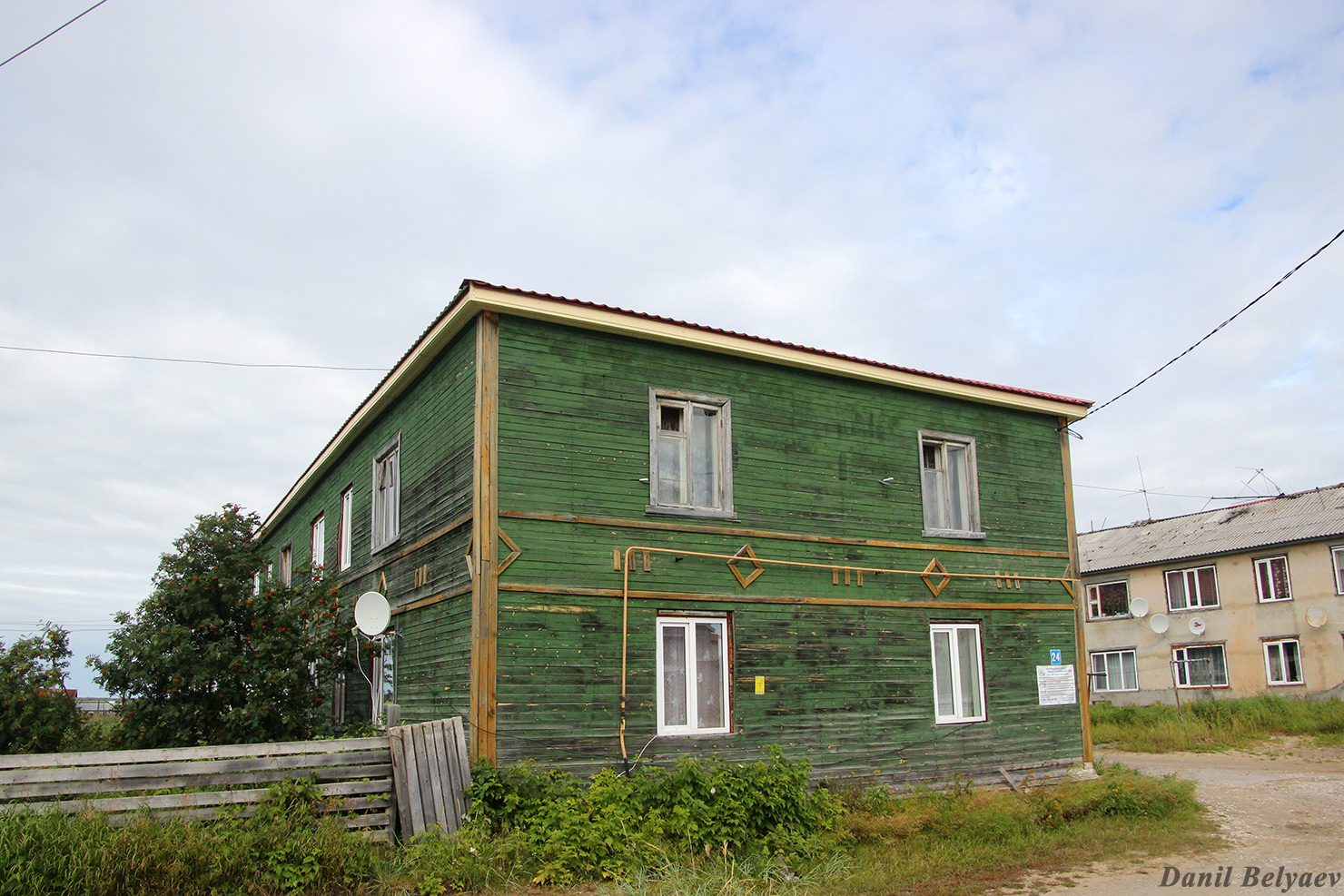 Искателей, Улица Нефтяников, 24