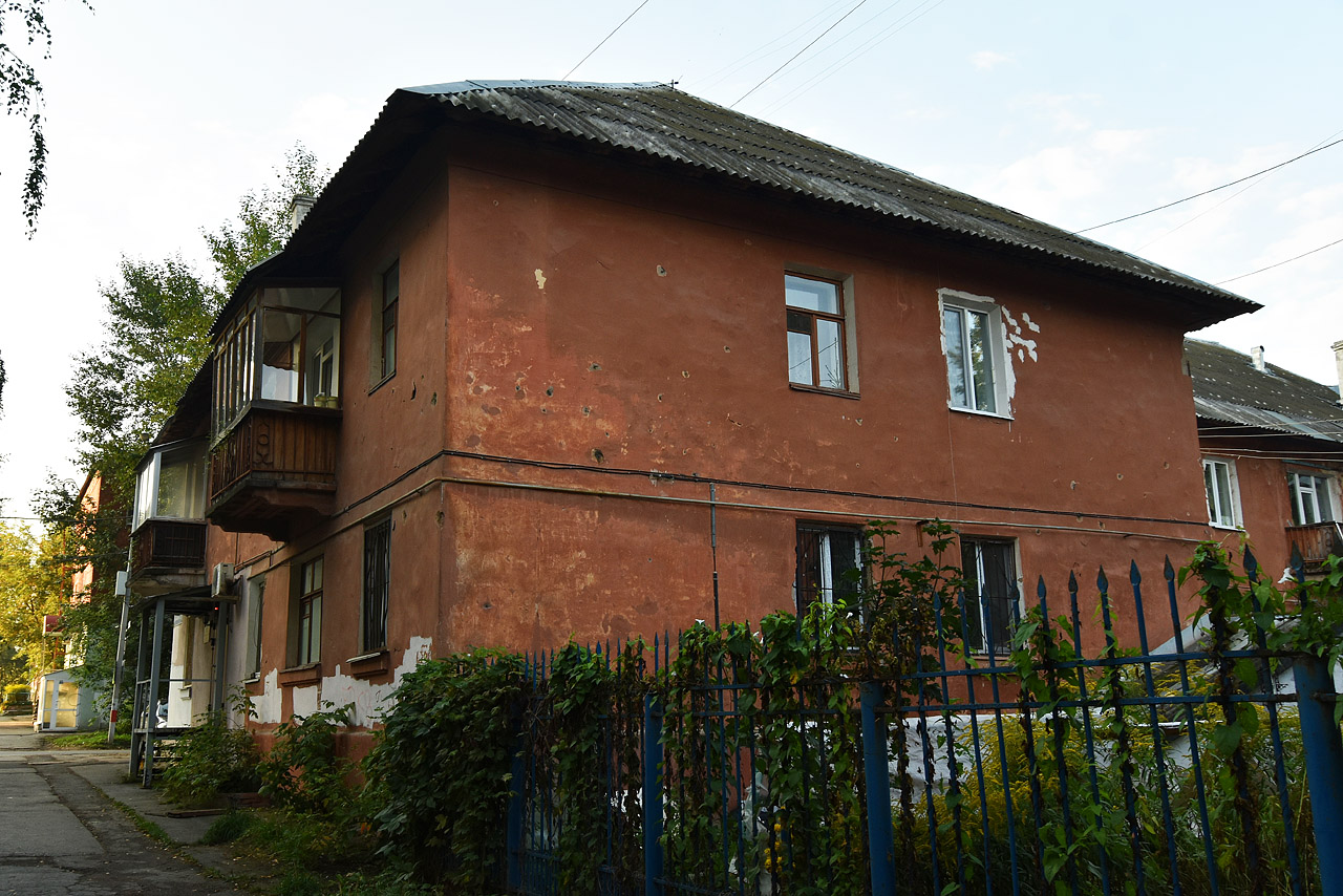 Пермь, Улица Нефтяников, 2 / Улица Комбайнёров, 40