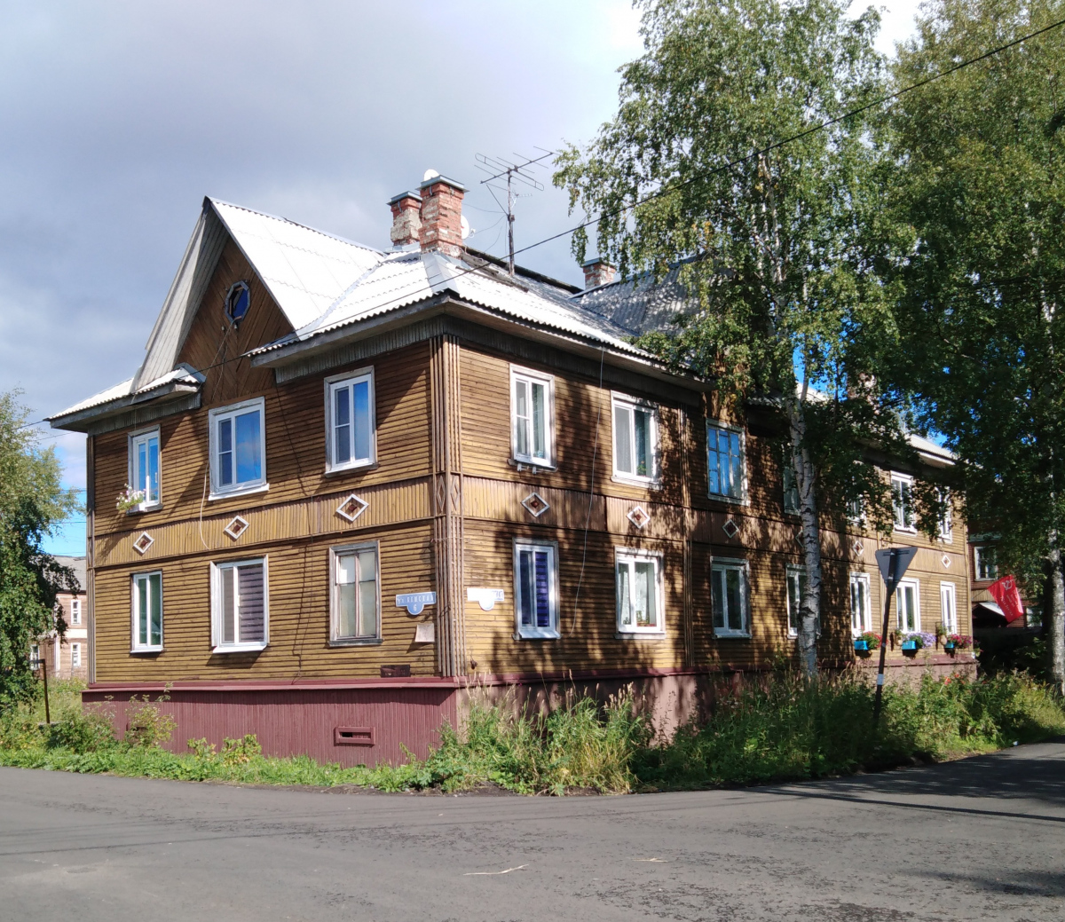 Archangelsk, Корпусная улица, 1 / Кемская улица, 6