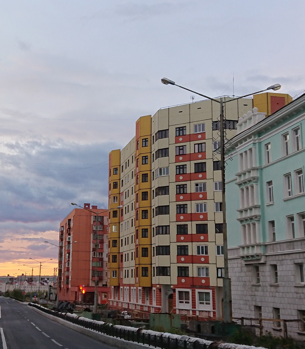 Норильск, Улица Севастопольская, 6 / Улица Богдана Хмельницкого, 4