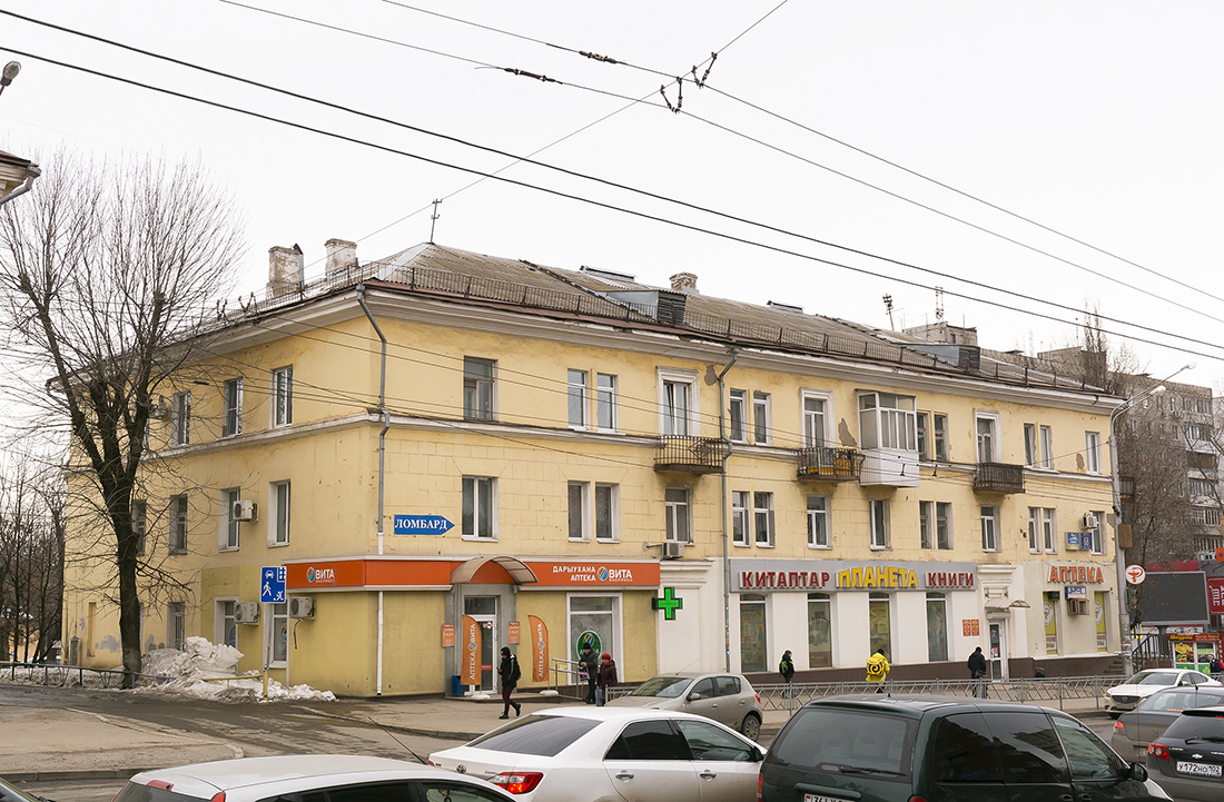 Уфа, Айская улица, 68 / Революционная улица, 189