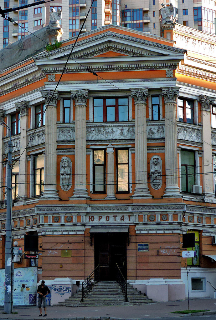 Киев, Улица Саксаганского, 108 / Улица Симона Петлюры, 16