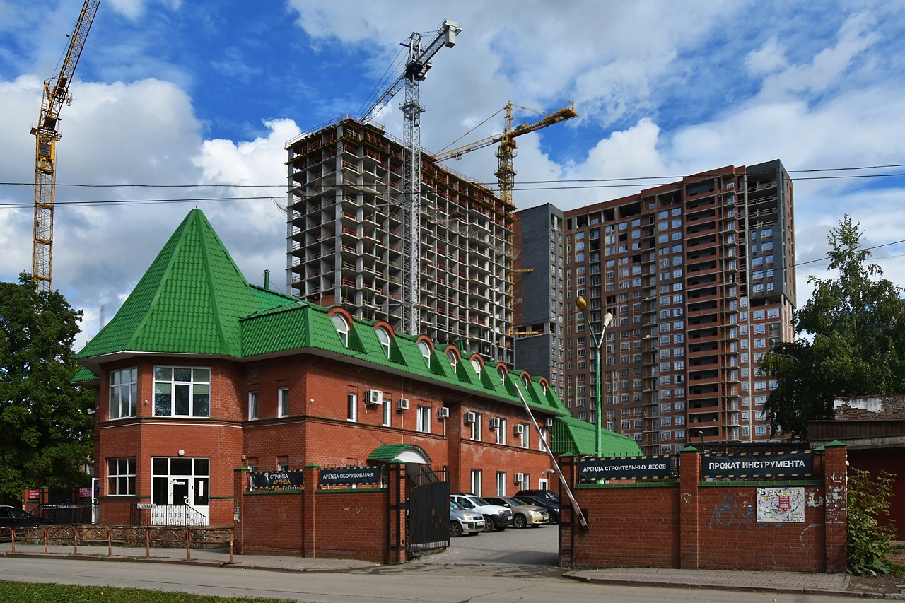 Пермь, Улица Танкистов, 25; Улица Карпинского, 50