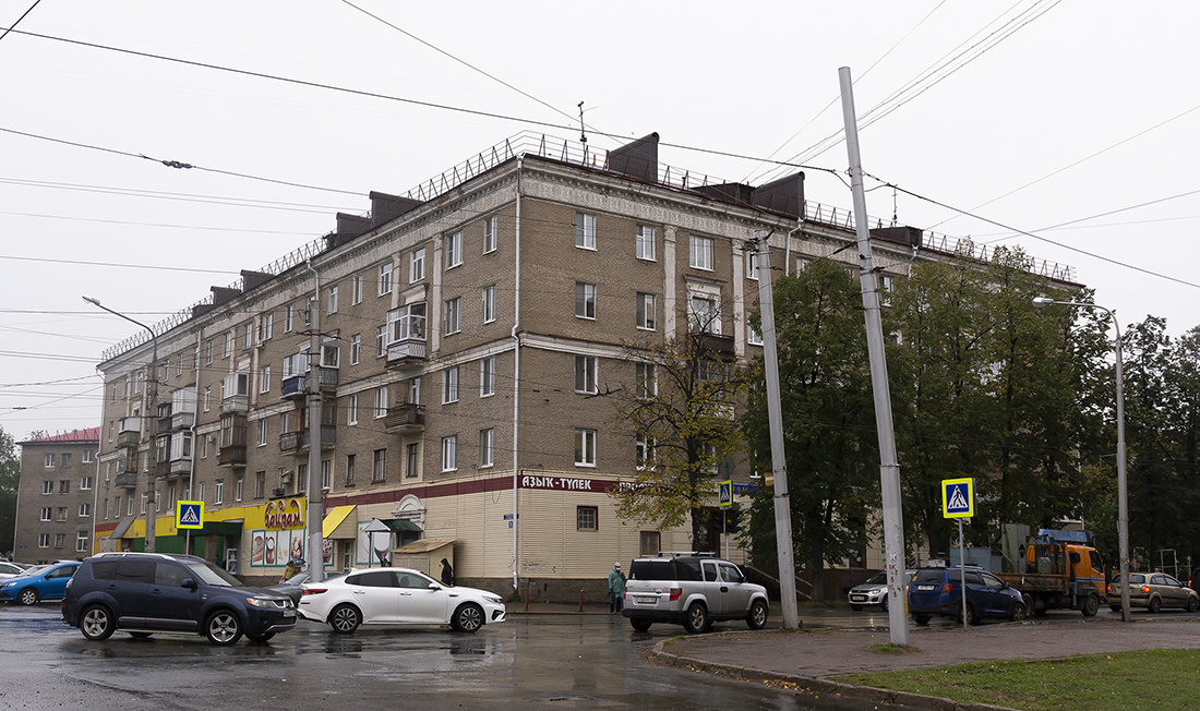 Ufa, Улица Ульяновых, 52 / Улица Максима Горького, 76
