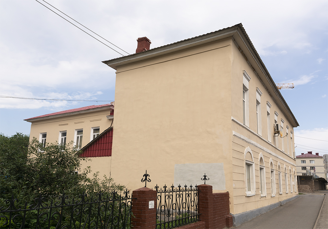 Уфа, Улица Гоголя, 13 / Улица Заки Валиди, 37/1