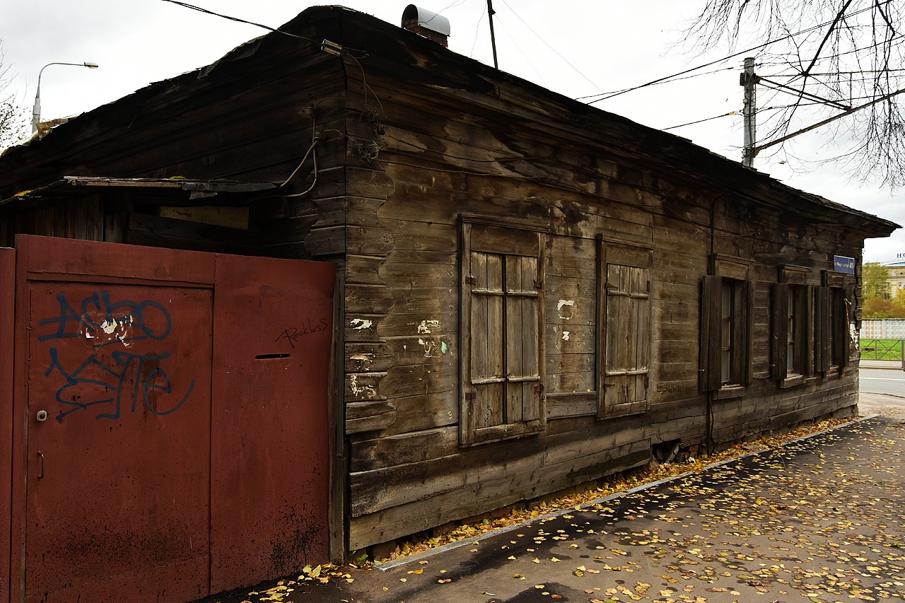 Пермь, Монастырская улица, 40 / Улица Попова, 5