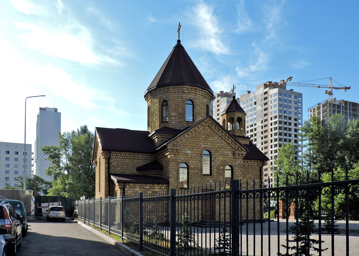 Киев, Горловская улица, 215