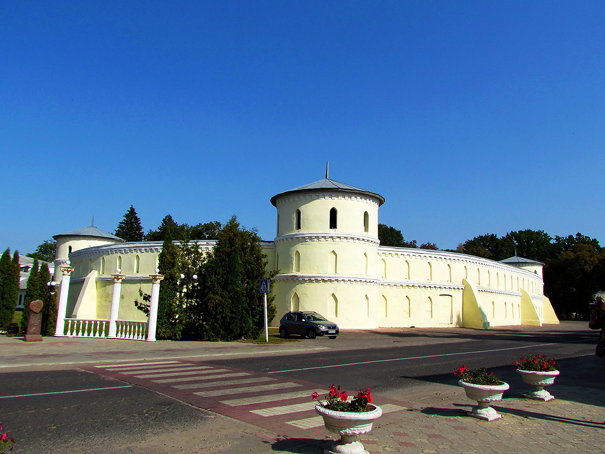 Тростянец, Улица Мира, 16