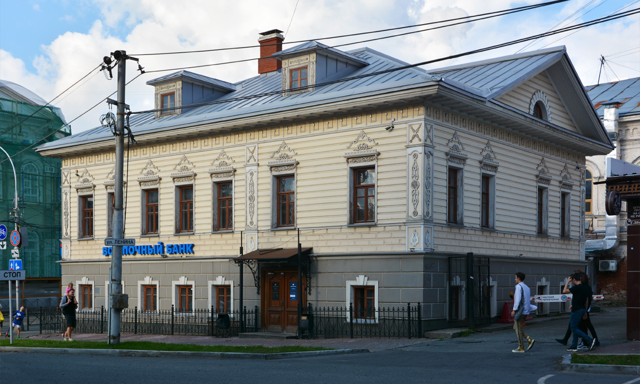 Perm, Улица Ленина, 46 / Улица Газеты "Звезда", 20