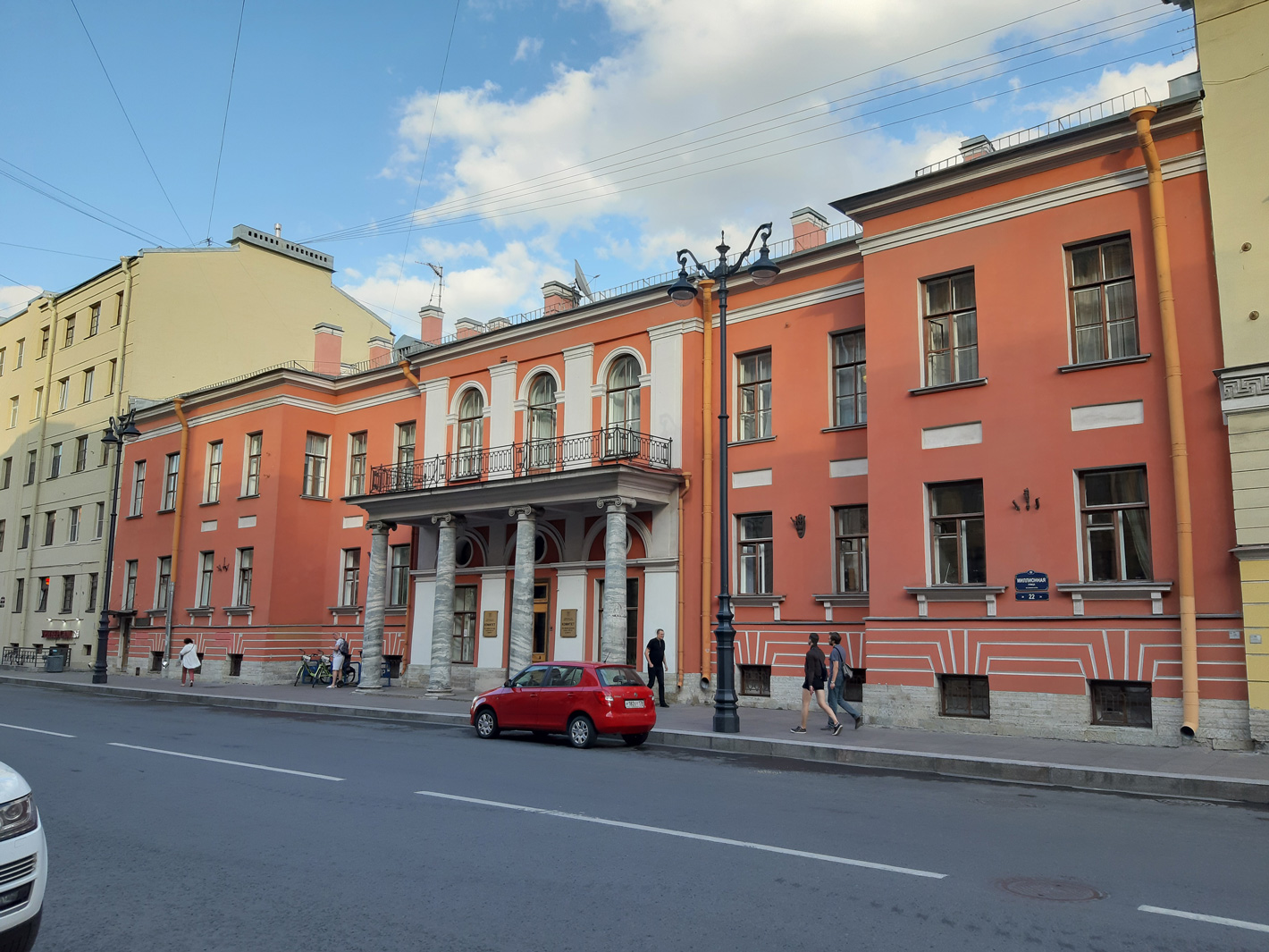 Санкт-Петербург, Набережная реки Мойки, 21 / Миллионная улица, 22