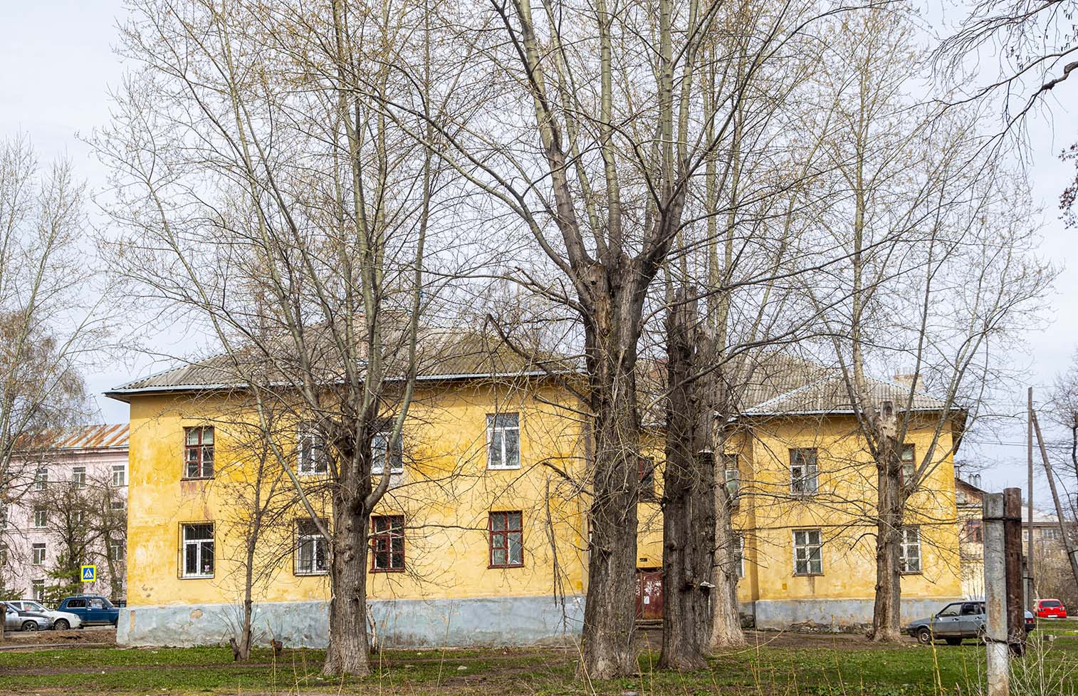 Ufa, Черниковская улица, 2 / Улица Гончарова, 20