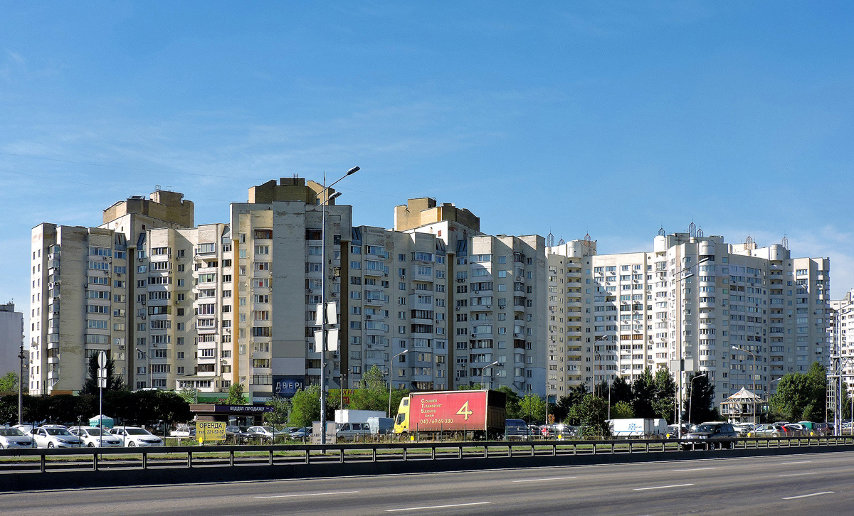 Київ, Проспект Николая Бажана, 30; Проспект Николая Бажана, 26