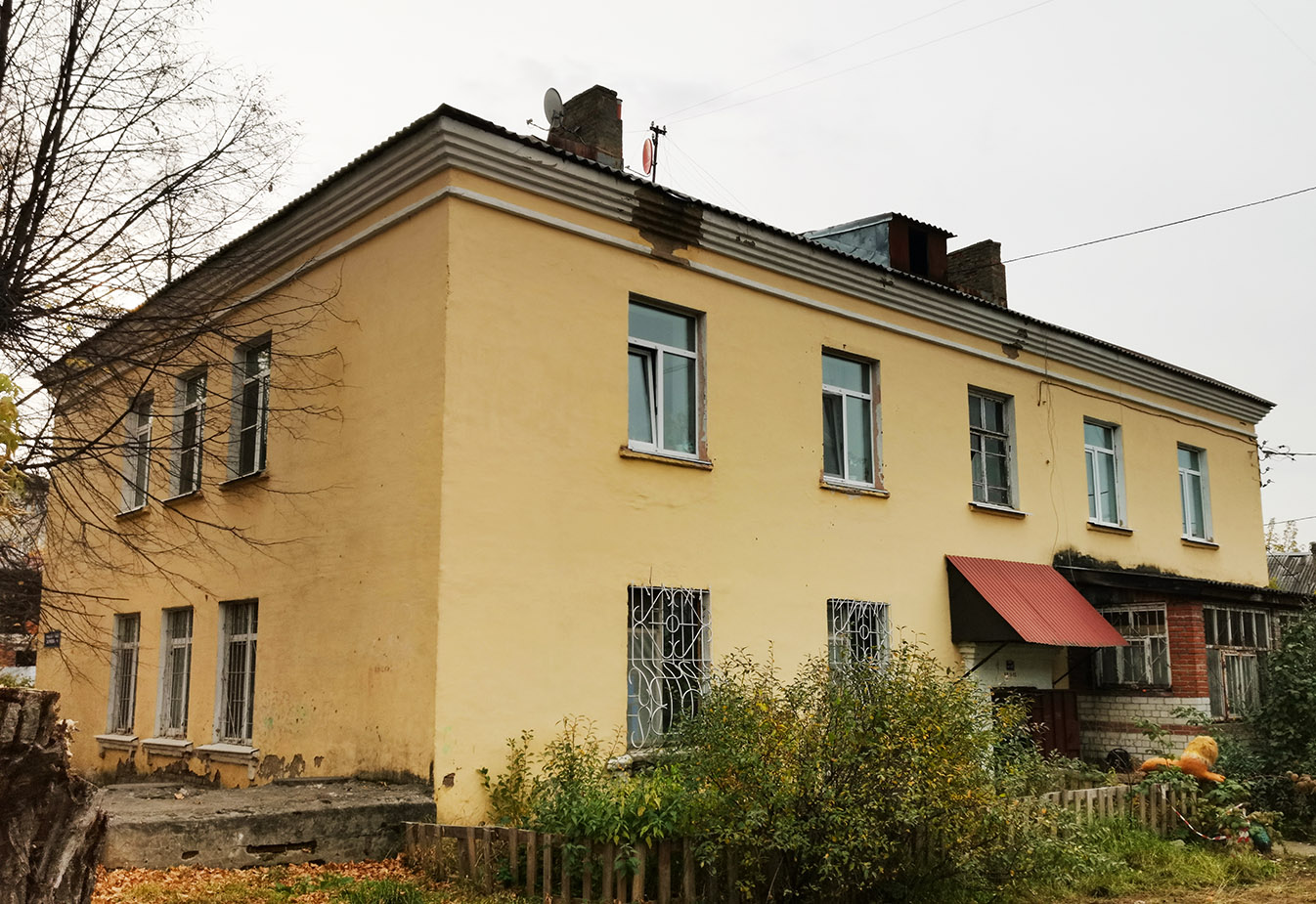 Йошкар-Ола, Улица Мира, 54 / Улица Земнухова, 38