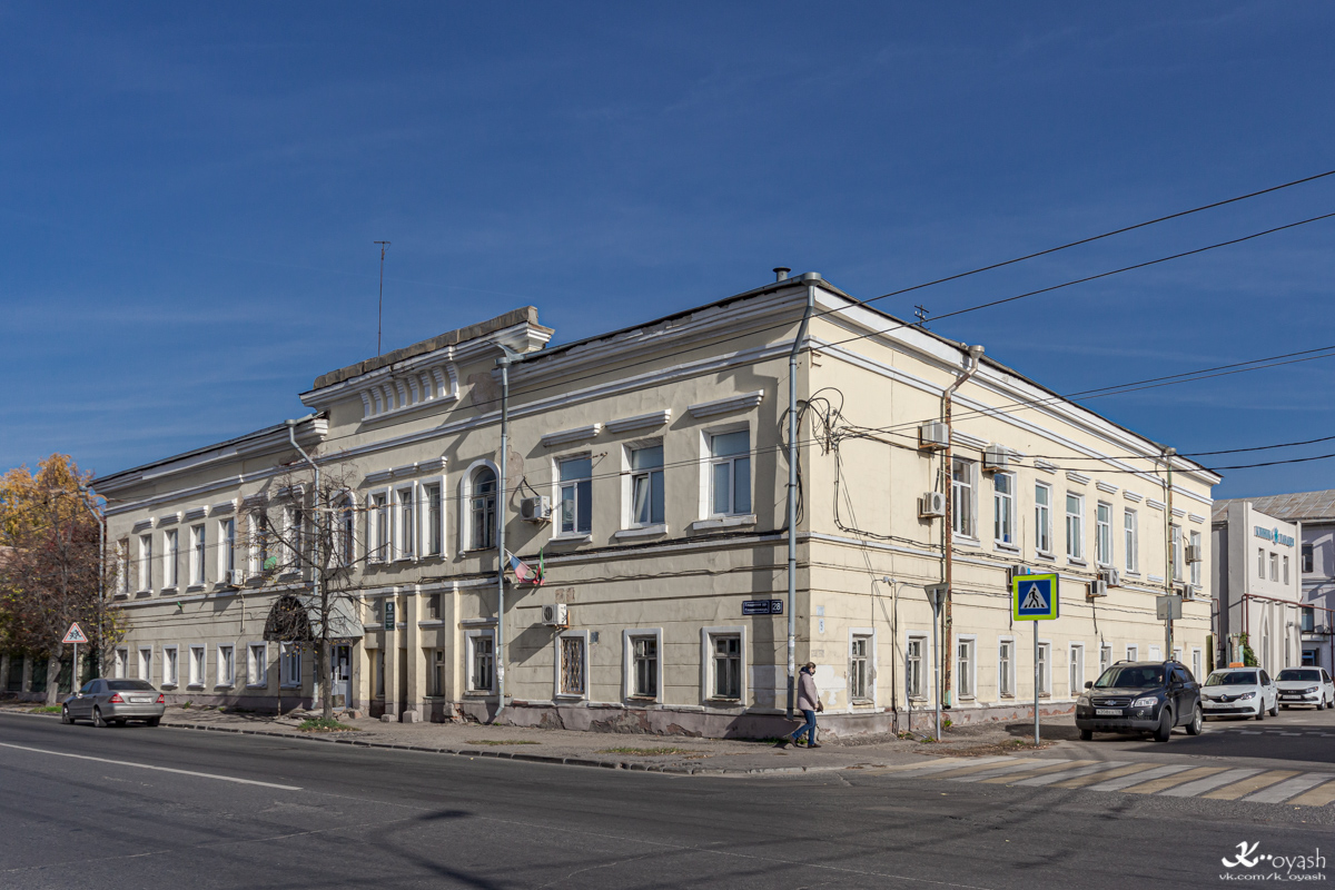 Kazan, Улица Гладилова, 28 / Улица Энгельса, 5