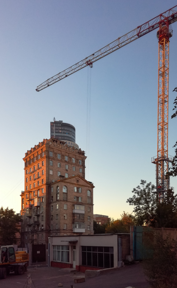 Kyiv, Кловский спуск, 19; Кловский спуск, 17