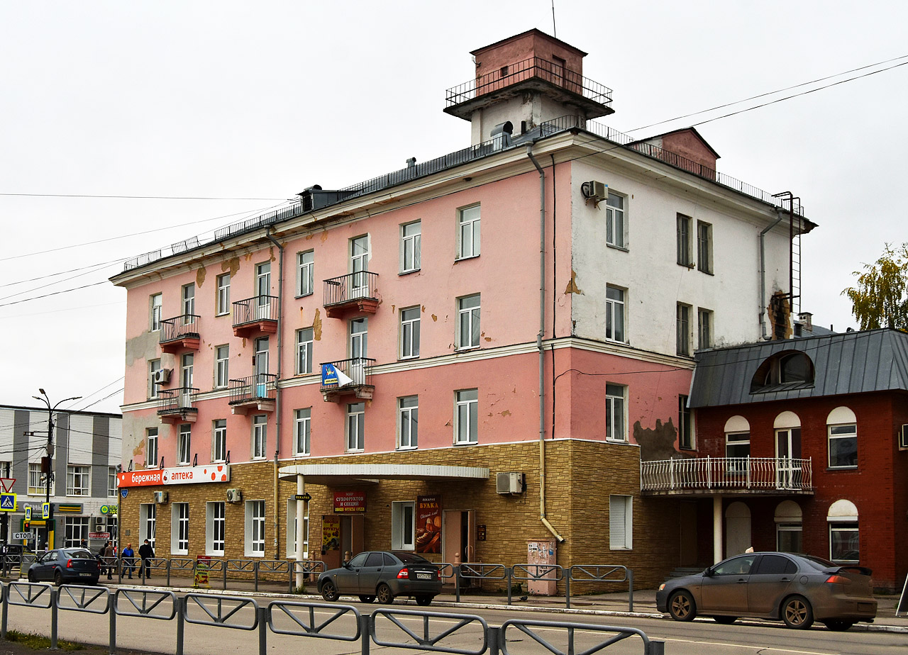 Лысьва, Улица Мира, 10 / Улица Смышляева, 24