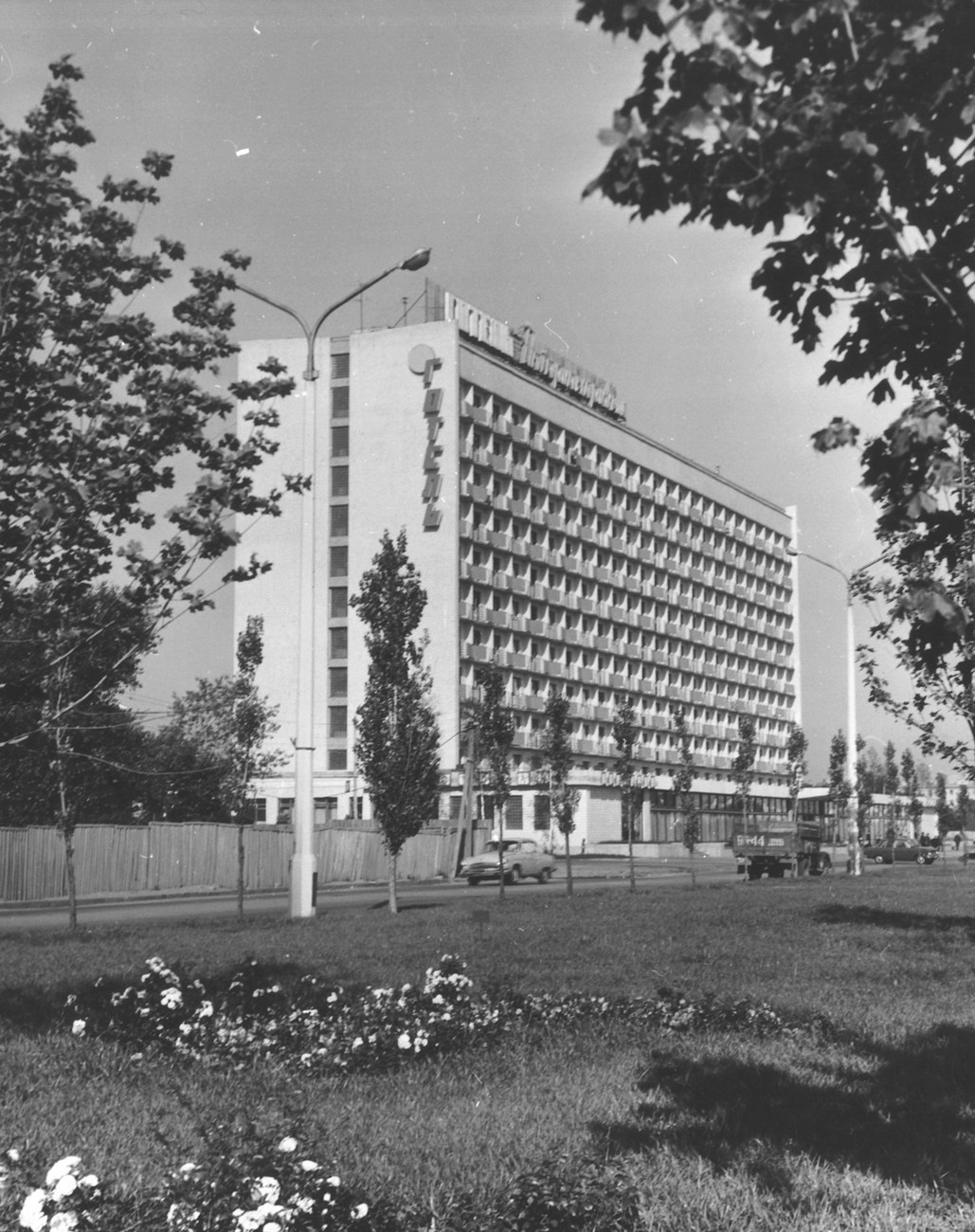 Днепр, Сичеславская набережная, 33