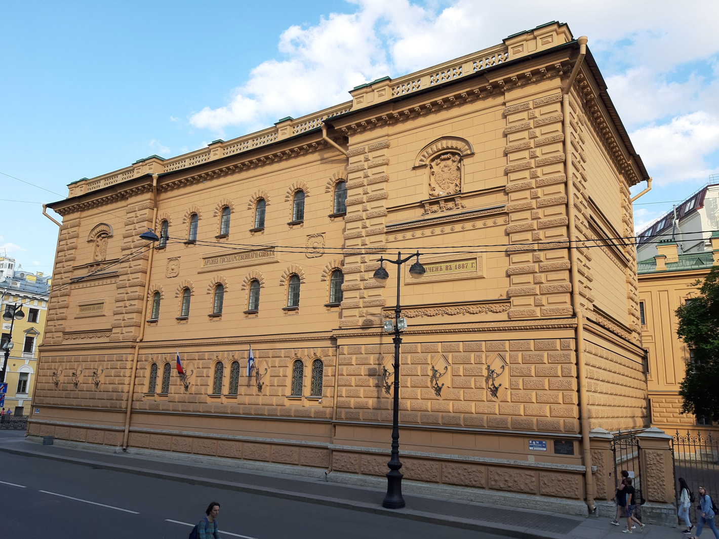 Санкт-Петербург, Миллионная улица, 36 / Набережная Зимней канавки, 3