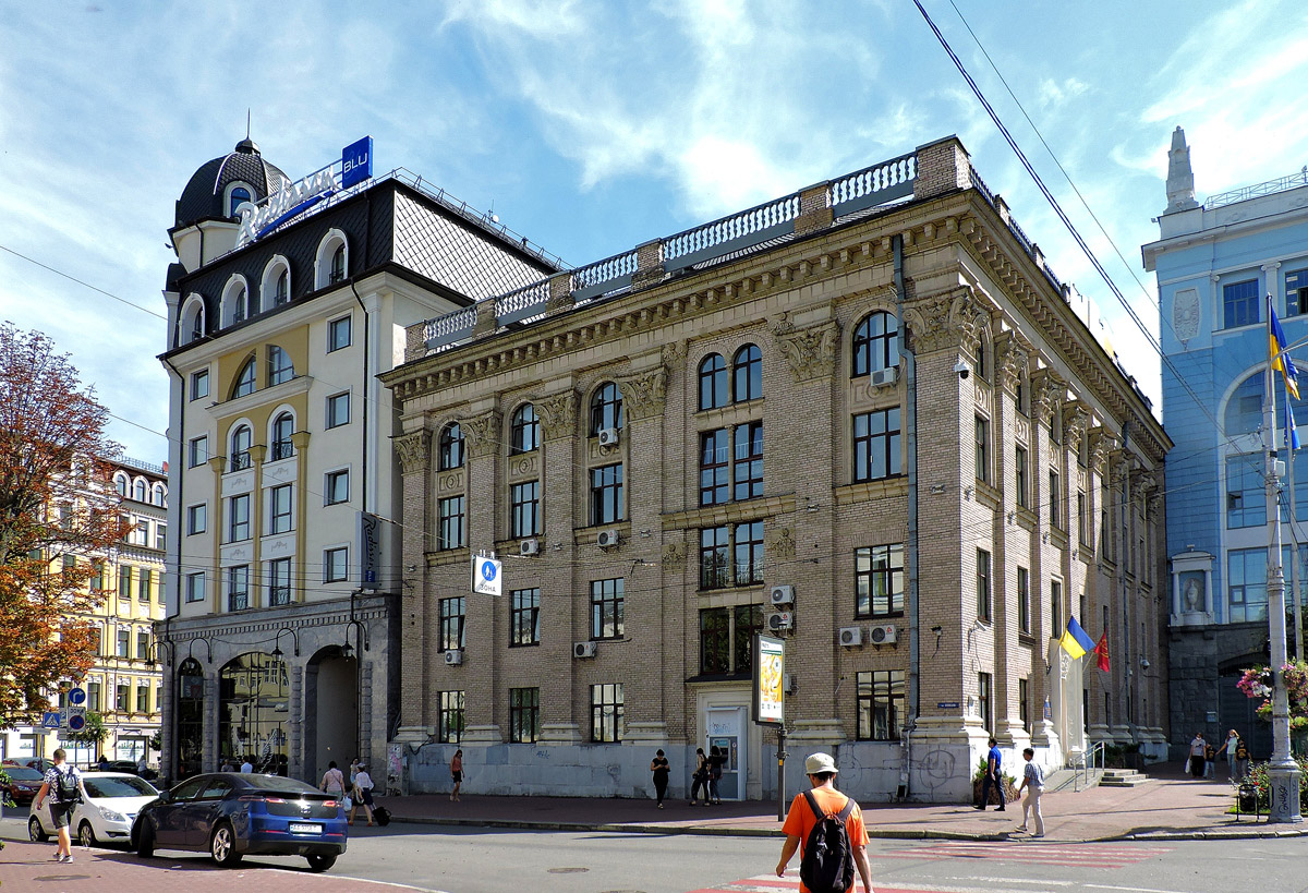 Киев, Контрактовая площадь, 2; Братская улица, 17-19