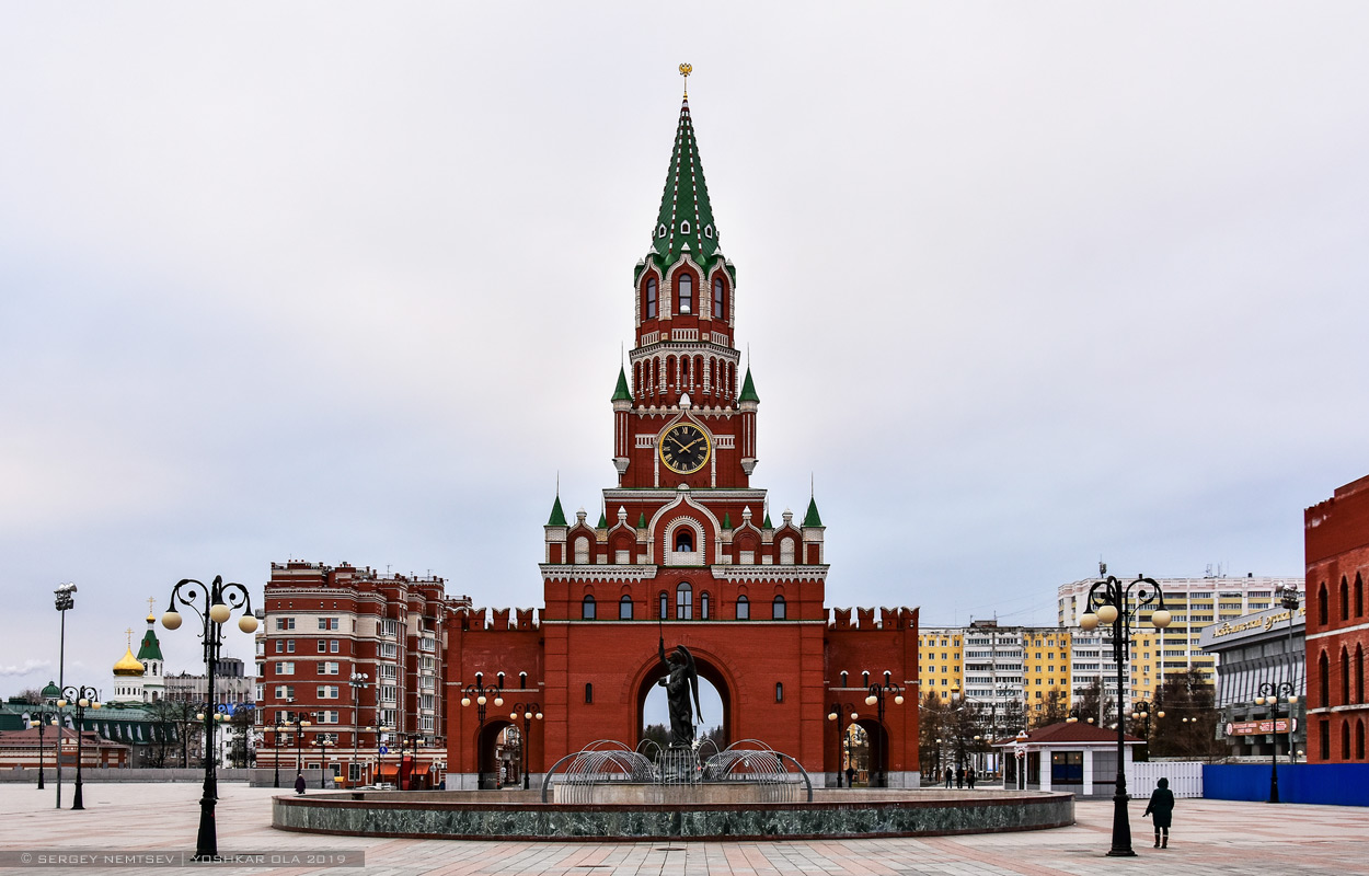 Йошкар-Ола, Площадь Республики Пресвятой Девы Марии, 1