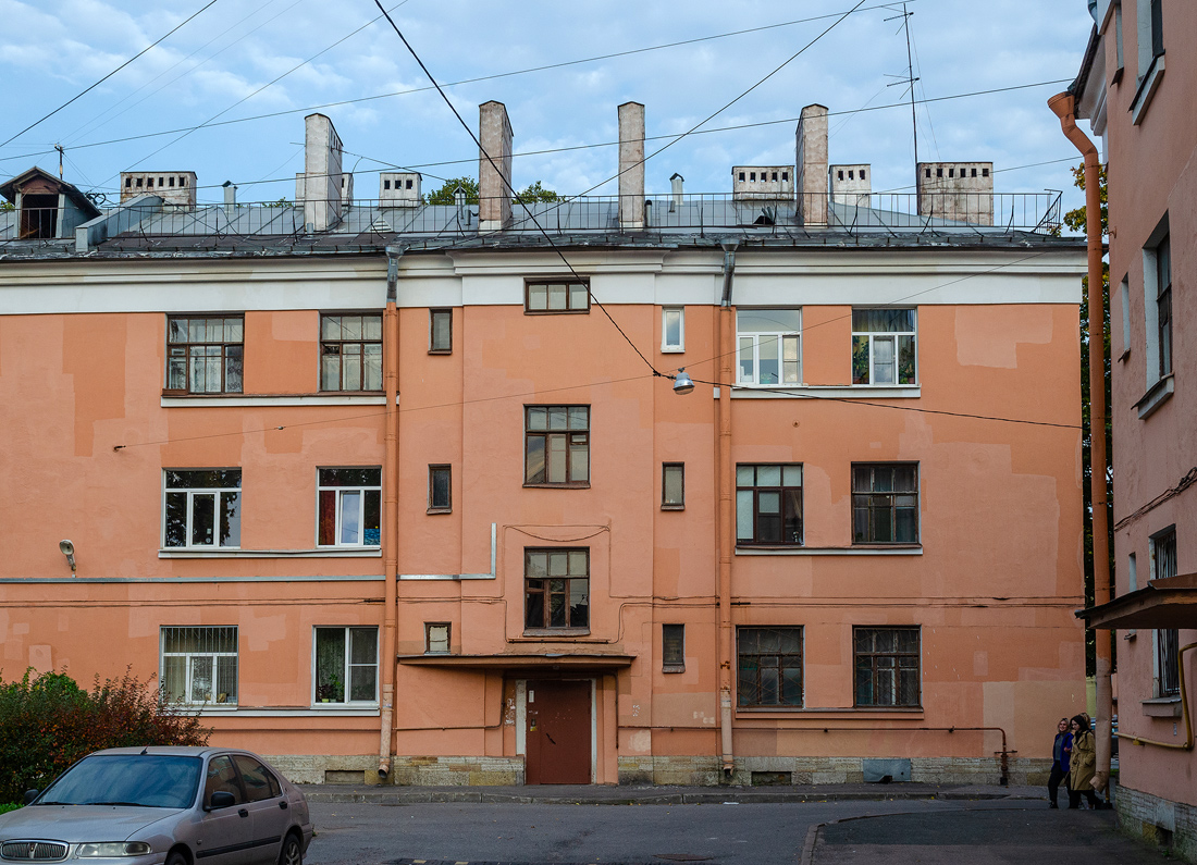 Peterburi, Тракторная улица, 12