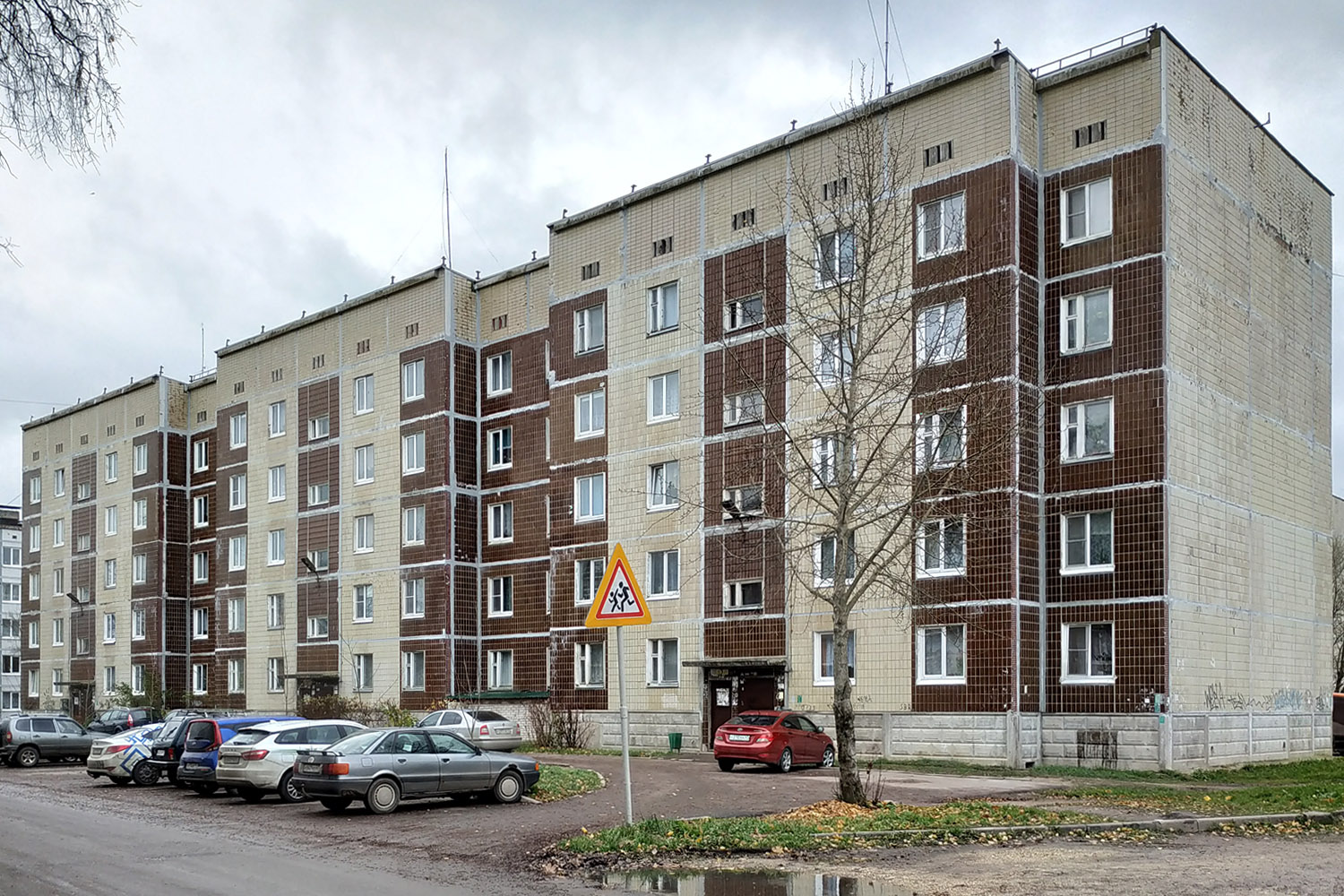Волосово, Улица Красных Командиров, 6