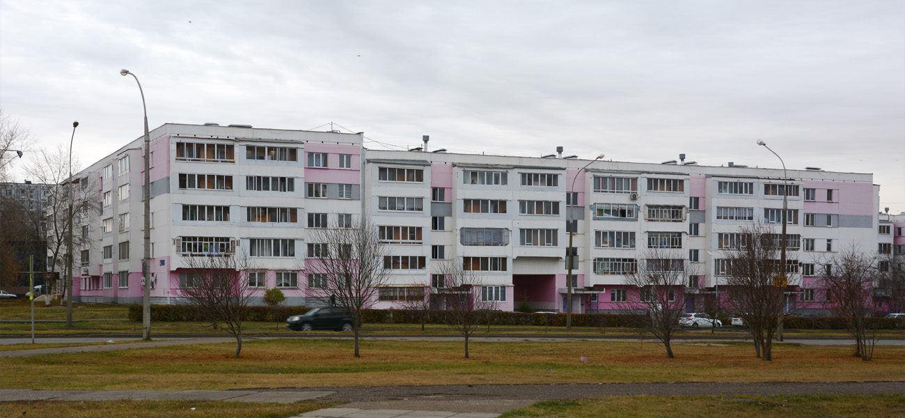 Nabereschnyje Tschelny, Проспект Раиса Беляева, 43 / Улица Шамиля Усманова, 43