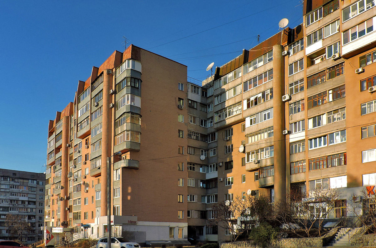 Харьков, Улица Героев Труда, 25 / Улица Гвардейцев-Широнинцев, 71
