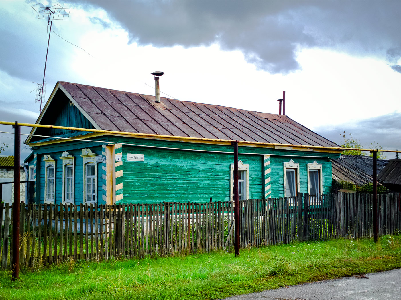 Безенчук, Восточная улица, 43 / Улица Пугачёва, 2