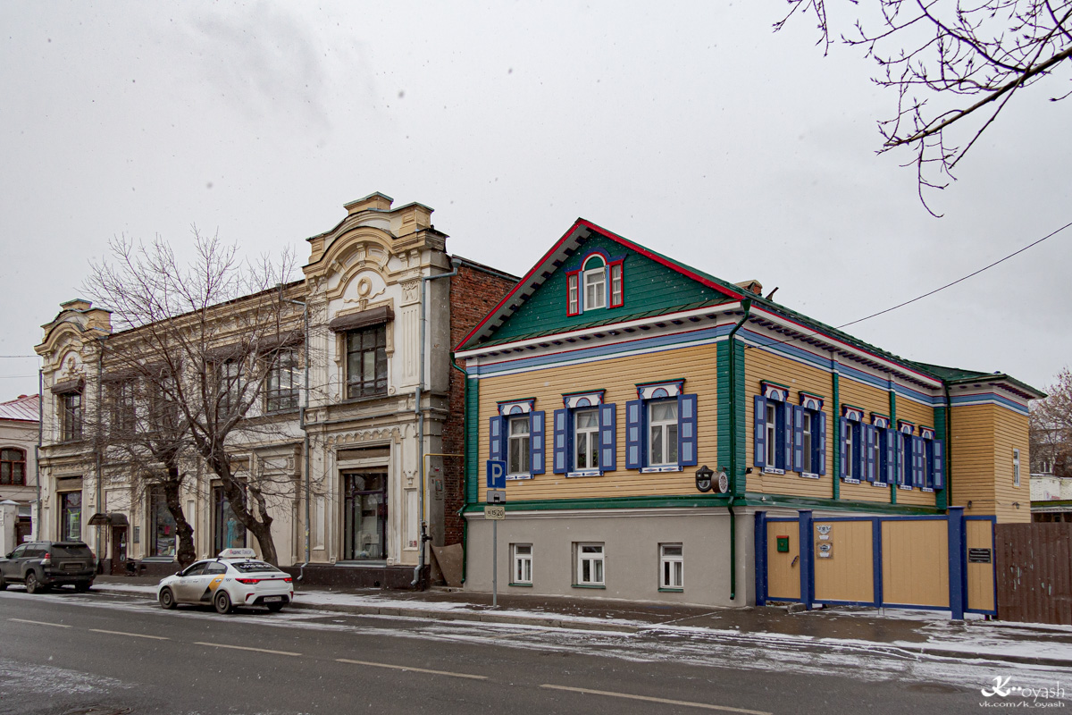 Казань, Улица Парижской Коммуны, 20 / Улица Габдуллы Тукая, 37; Улица Парижской Коммуны, 18