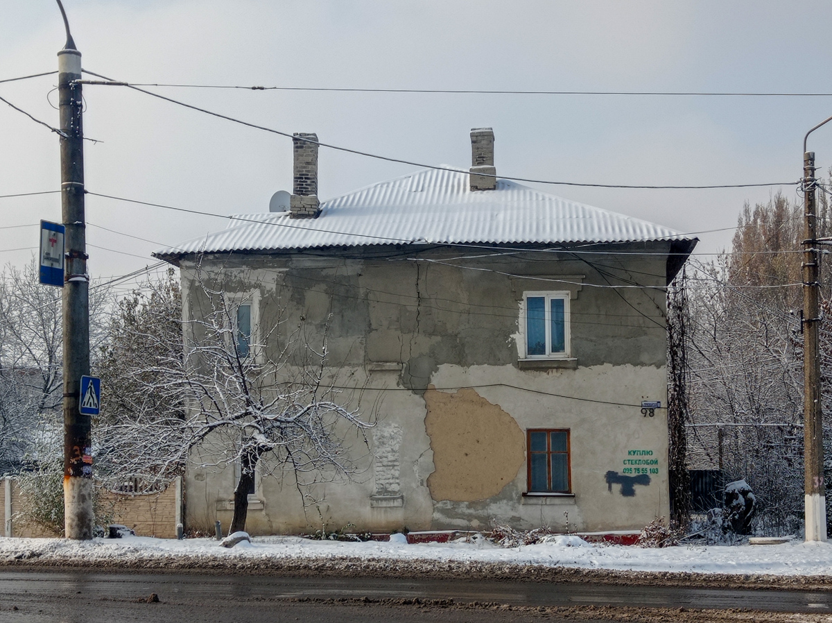 Лисичанск, Улица Владимира Сосюры, 391 / Первомайская улица, 98