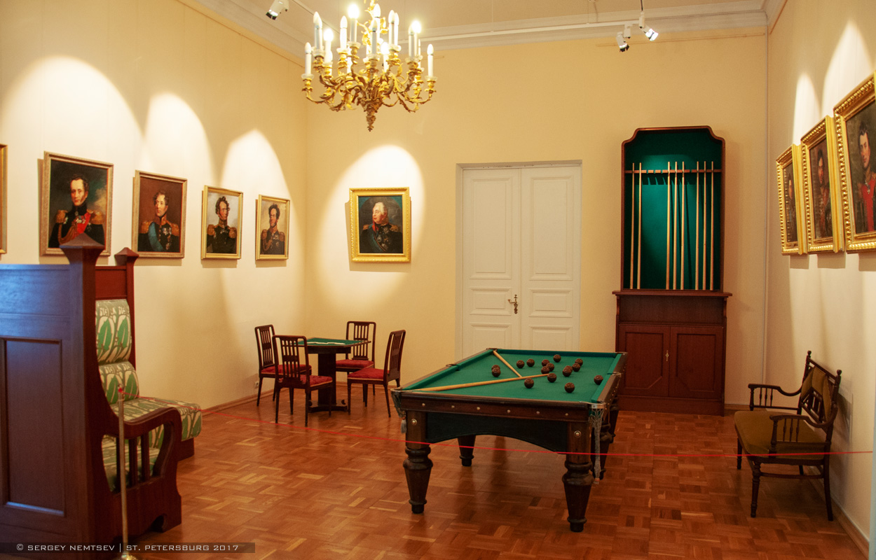 Гатчина, Красноармейский проспект, 1