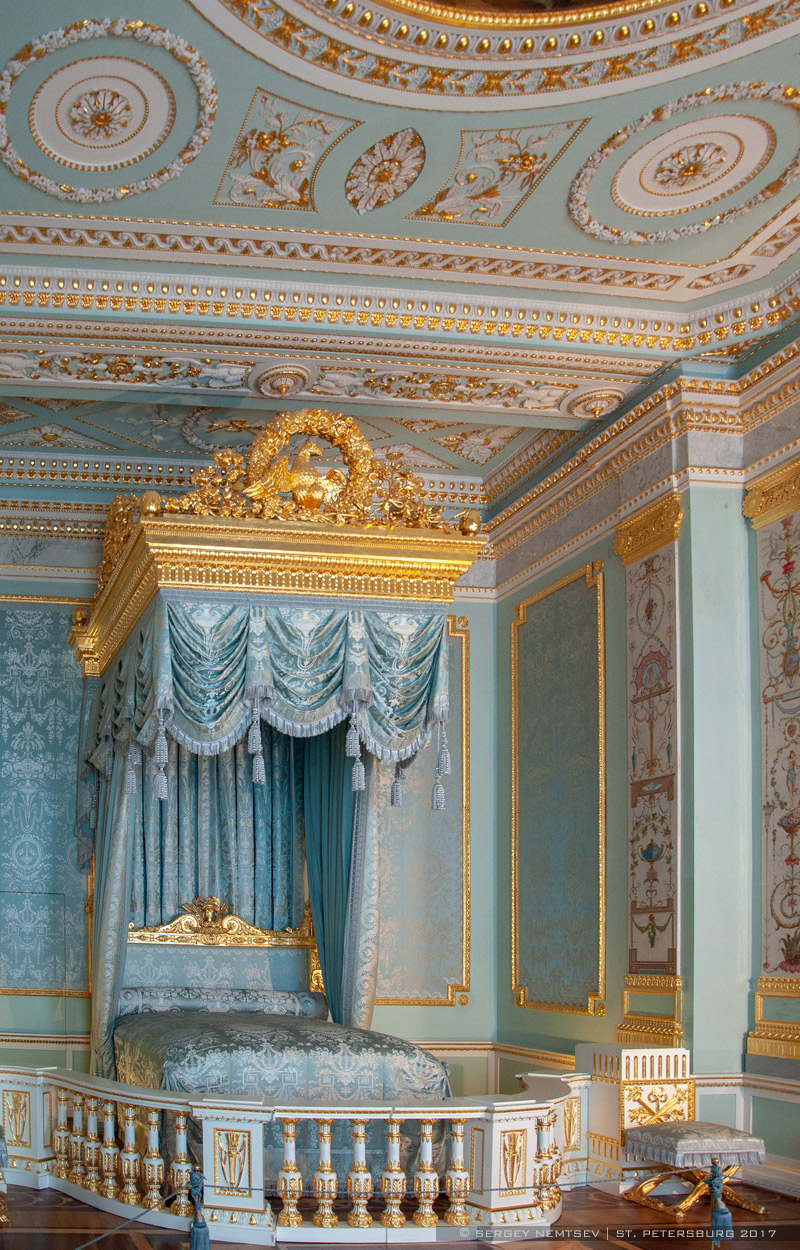 Гатчина, Красноармейский проспект, 1