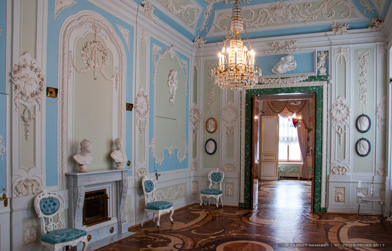 Gatchina, Красноармейский проспект, 1