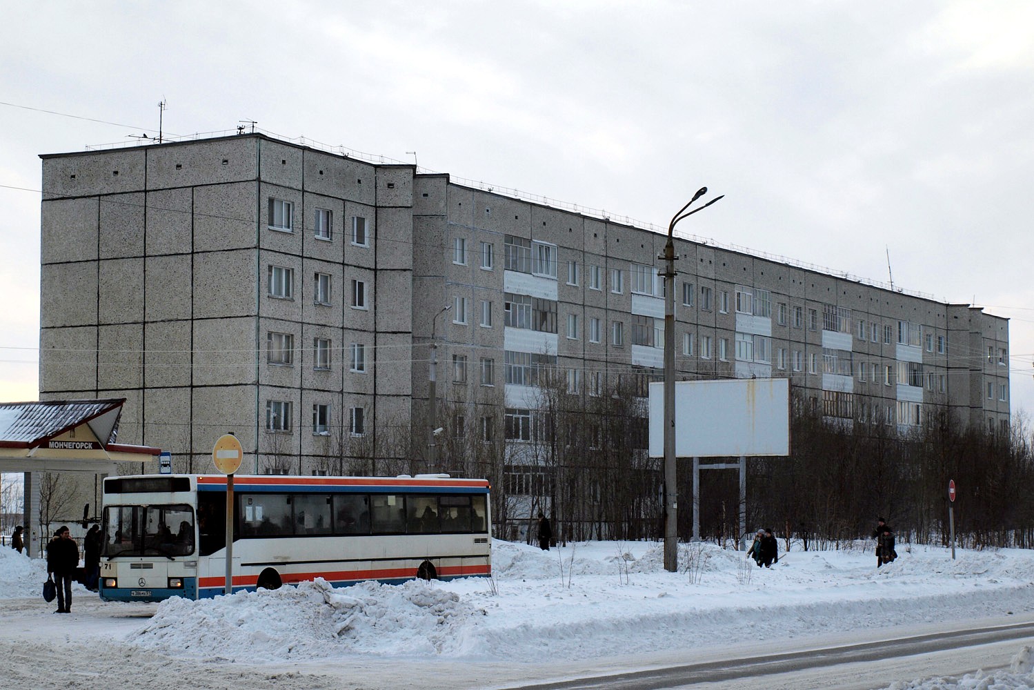 Мончегорск, Комсомольская улица, 25а