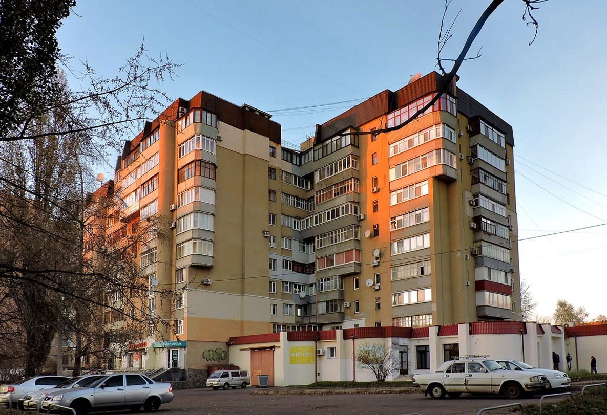 Харьков, Улица Героев Труда, 25 / Улица Гвардейцев-Широнинцев, 71