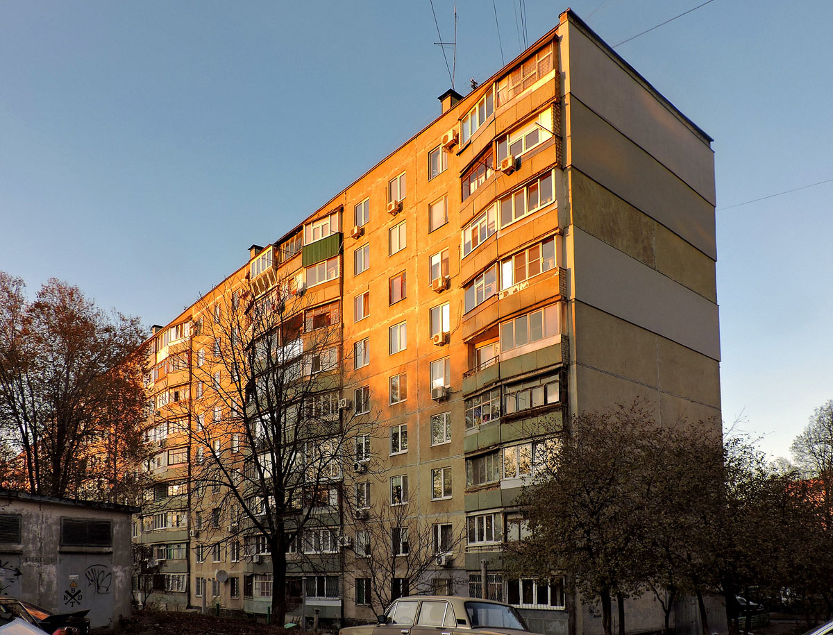 Харьков, Улица Героев Труда, 38