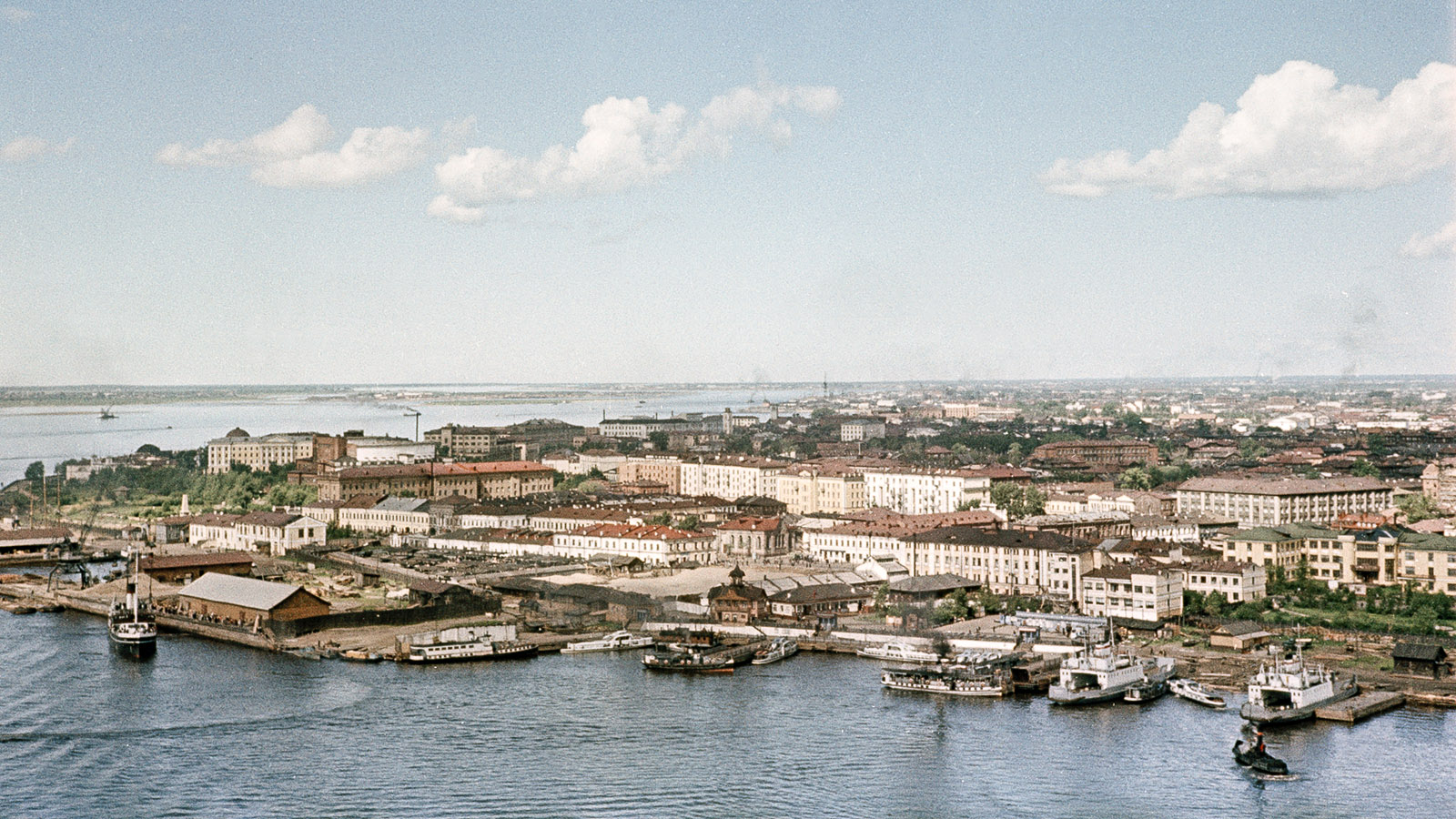 Архангельск, Улица Карла Либкнехта, 2; Троицкий проспект, 38 / Поморская улица, 5. Прошу создать новую галерею