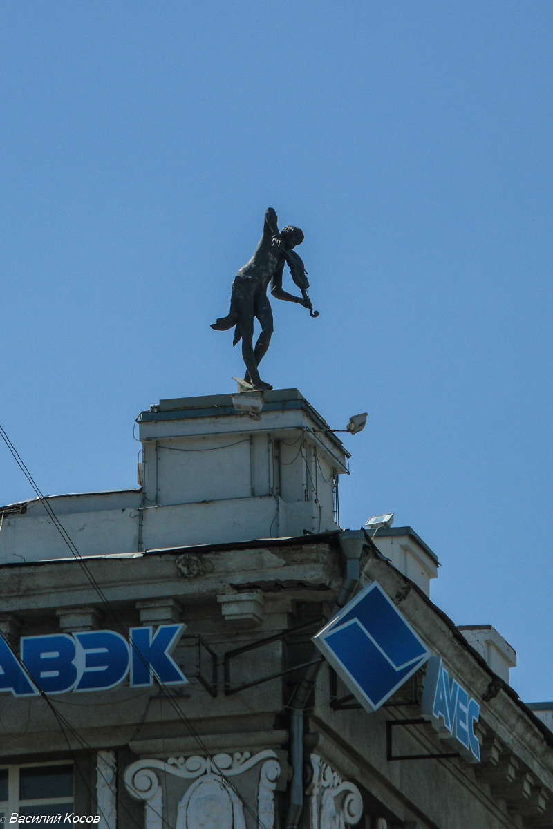 Харьков, Площадь Конституции, 18 / Улица Короленко, 2