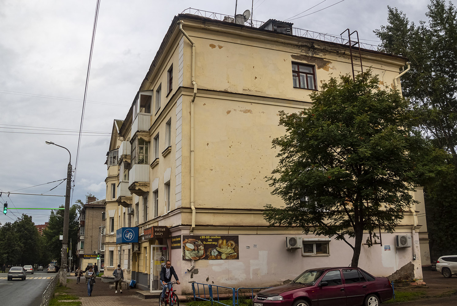 Уфа, Кольцевая улица, 104 / Улица Александра Невского, 27