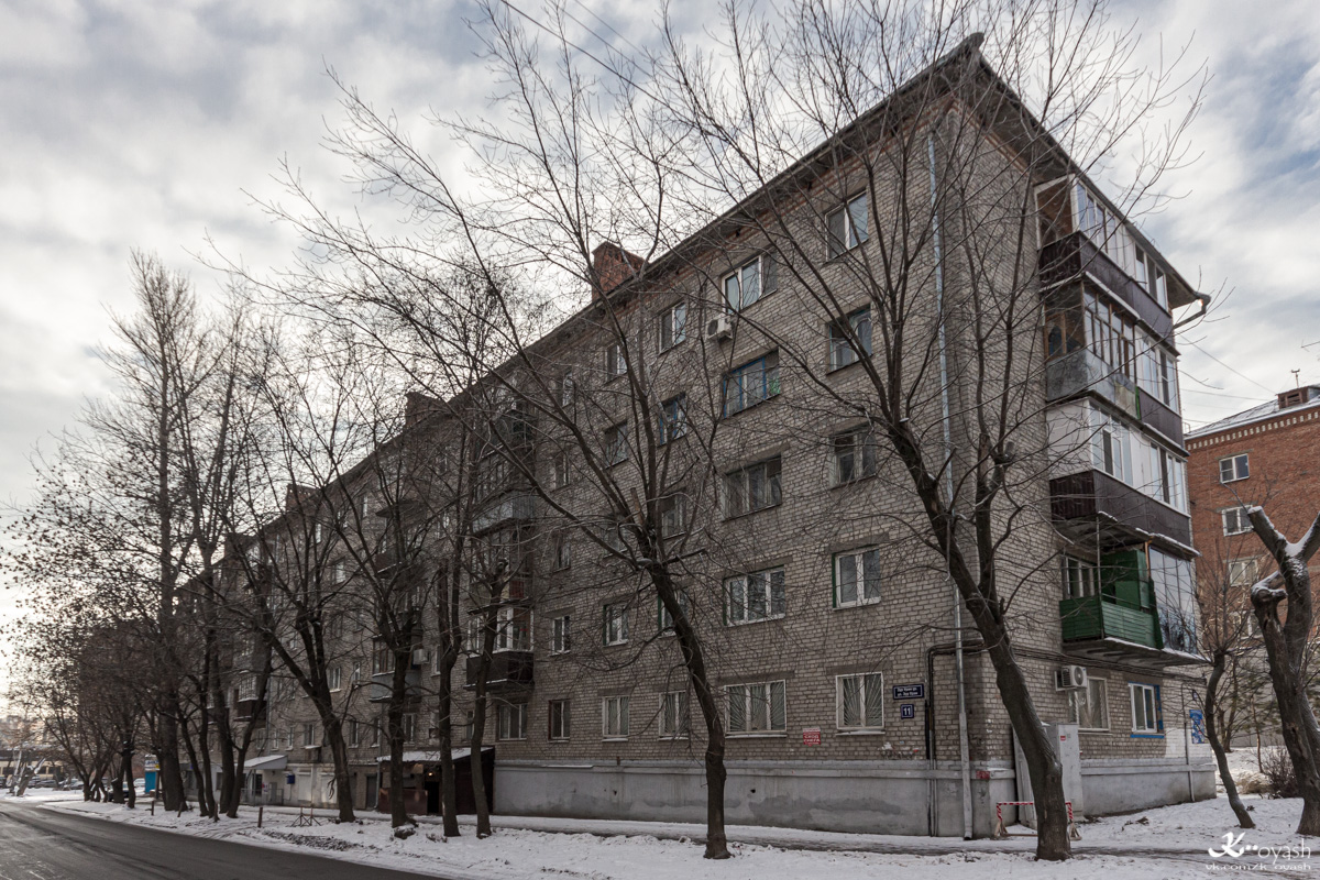 Казань, Улица Зур Урам, 11 / Улица Академика Губкина, 46