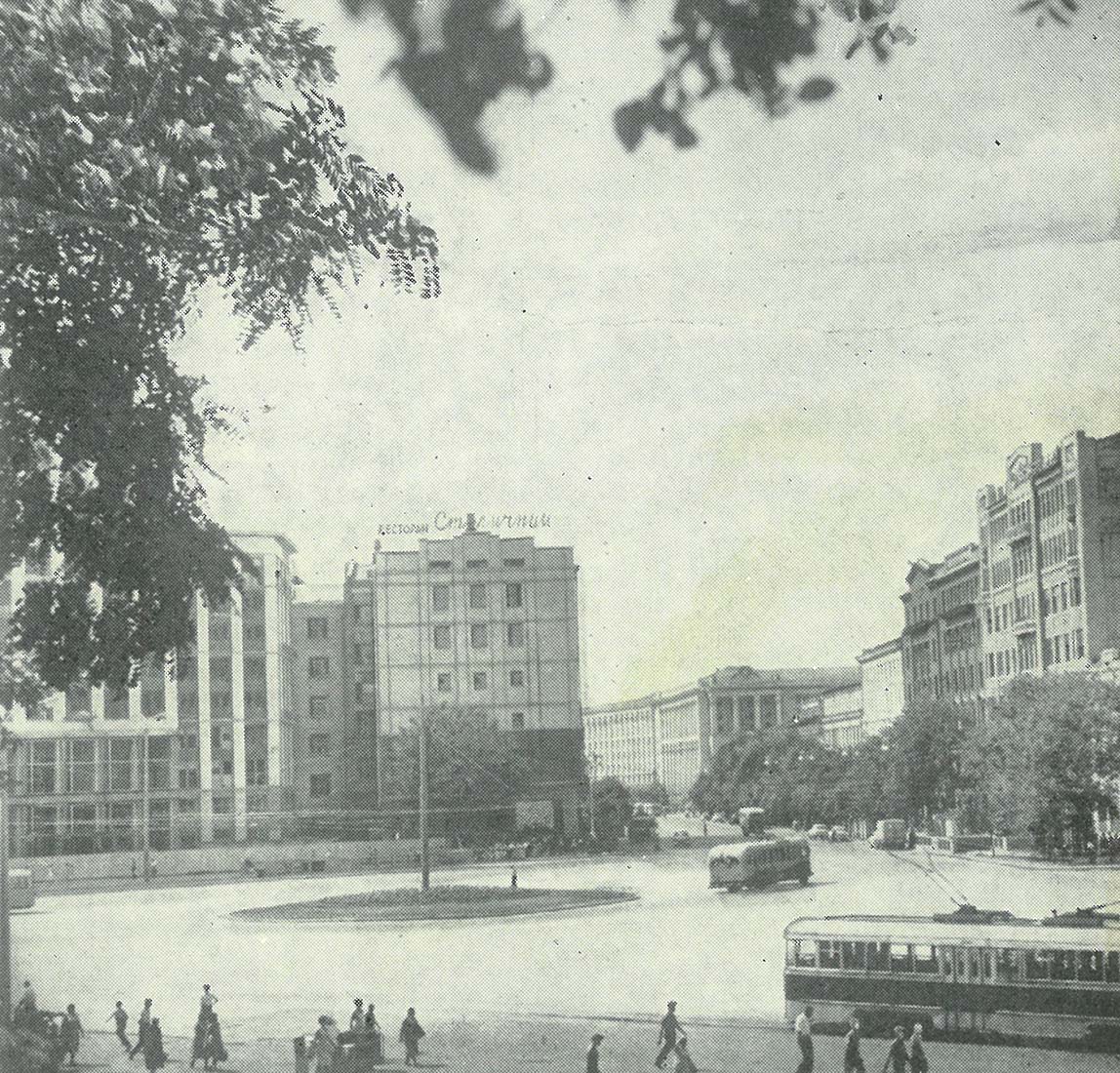Київ, Улица Крещатик, 1 / Улица Михаила Грушевского, 2; Улица Крещатик, 6