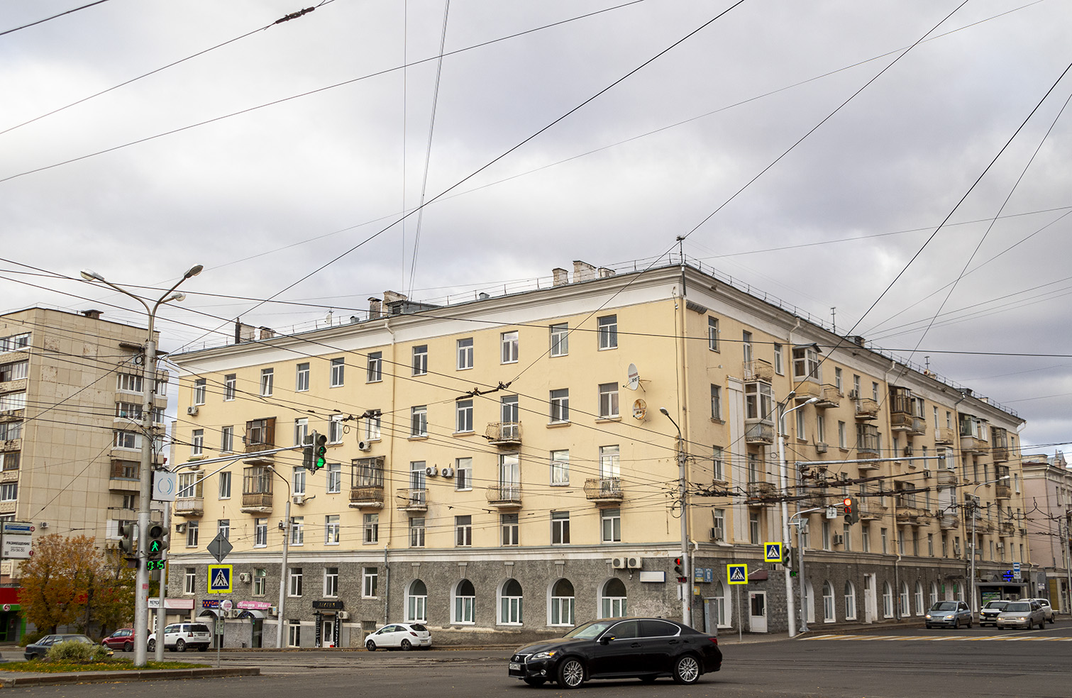 Уфа, Улица Карла Маркса, 63 / Революционная улица, 33