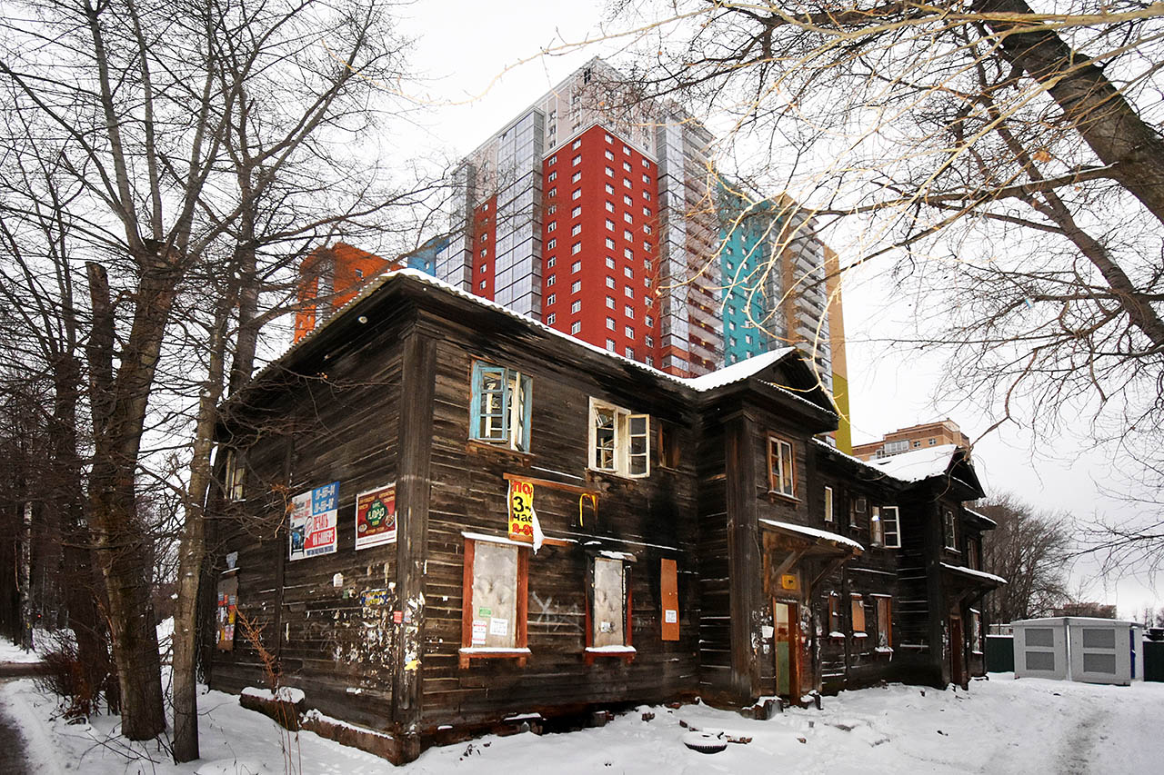 Пермь, Улица Карпинского, 12; Улица Карпинского, 14