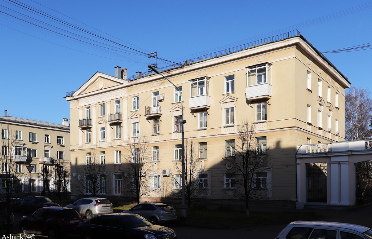 Железногорск, Улица XXII Партсъезда, 10 / школьная улица, 37