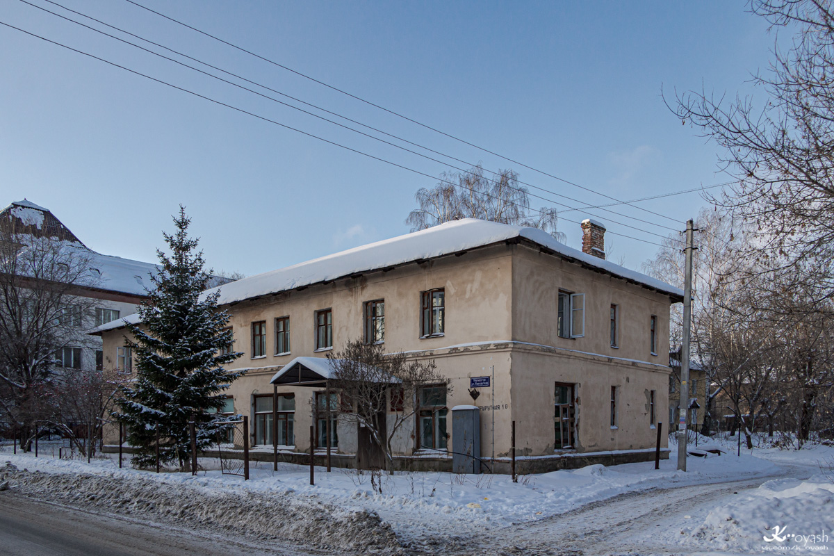 Казань, Маршрутная улица, 10 / Улица 40 лет Октября, 8